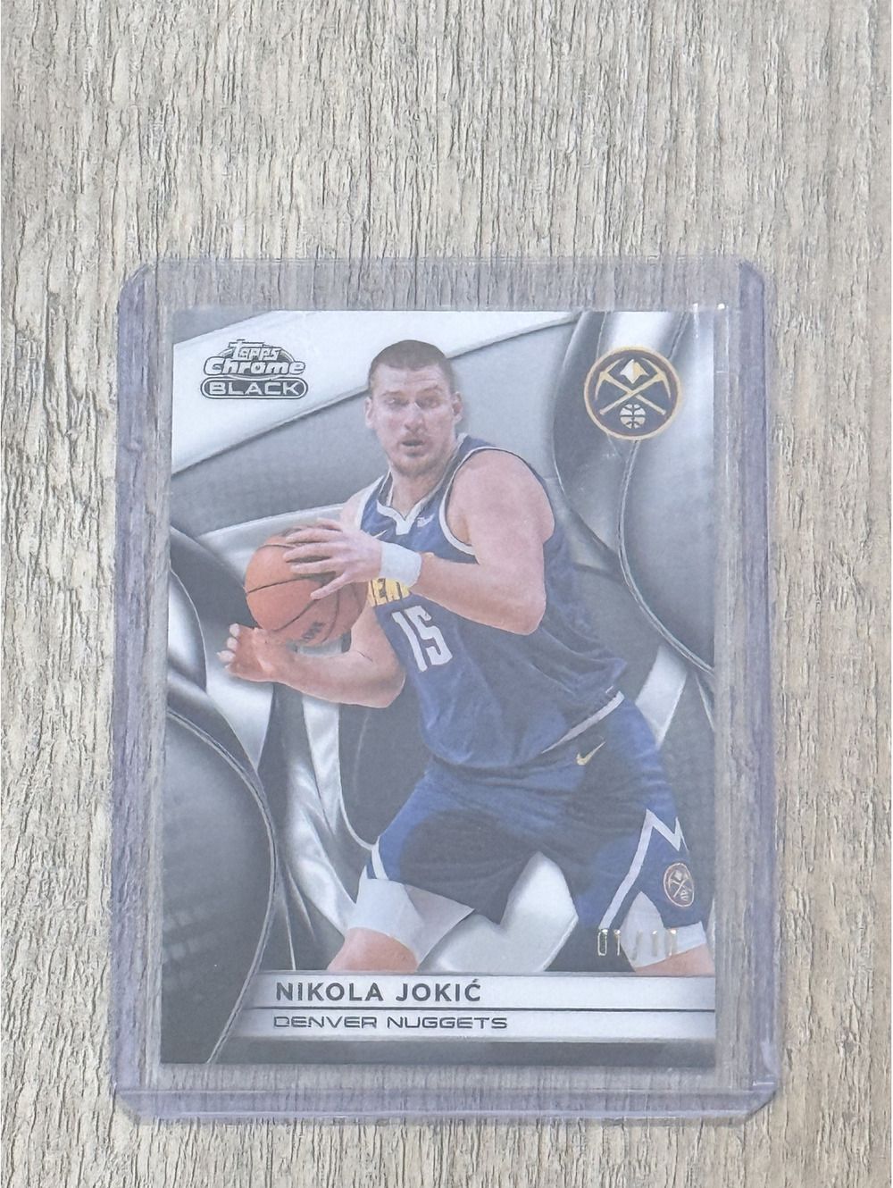 2025-26 Topps Chrome Black Nikola Jokic White Refractor /10 #01/10 Nuggets